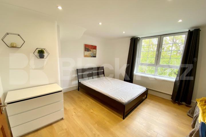 Recently redecorated throughout with neutral decor and wooden floors Pardoner Street, London Bridge / Borough